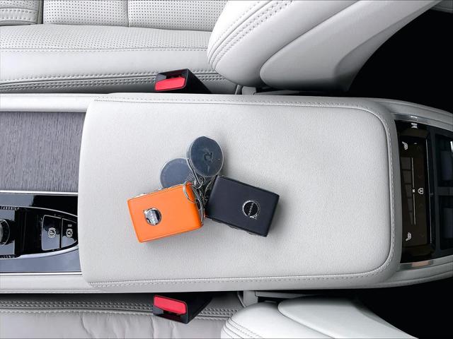 2026 Volvo XC90 Plug-In Hybrid Ultra, T8 AWD, Electric/Gasoline, Bright, 7 Seats