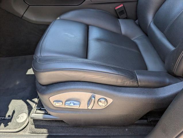 2024 Porsche Macan Unknown