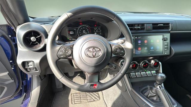 2025 Toyota GR86 2DR MT