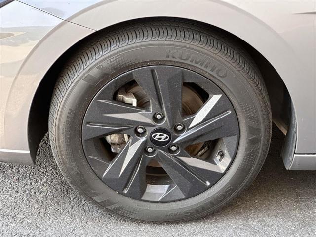 2023 Hyundai Elantra SEL IVT