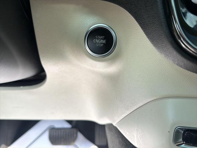 Used 2023 Volvo XC40 B5 Plus Bright Theme For Sale in Jackson, MI