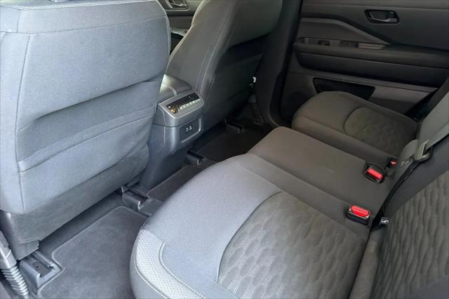 2025 Nissan Pathfinder SV 4WD