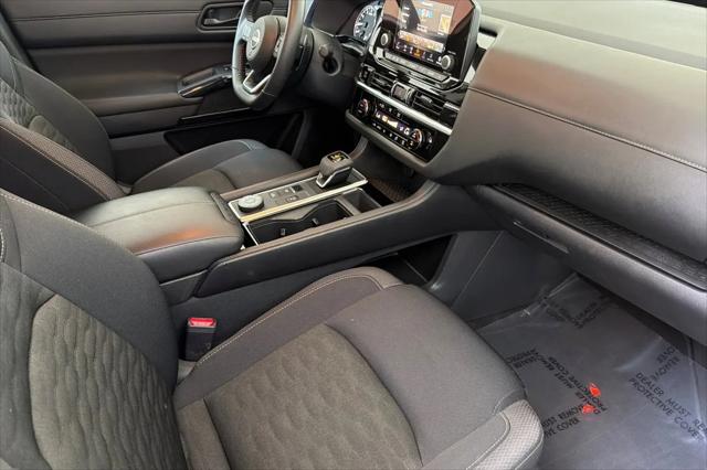 2025 Nissan Pathfinder SV 4WD