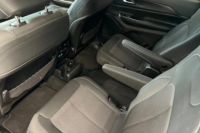 2023 Jeep Grand Cherokee L Laredo 4x4