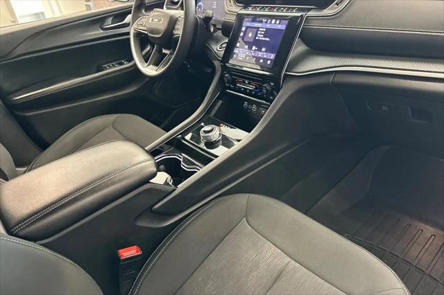 2023 Jeep Grand Cherokee L Laredo 4x4