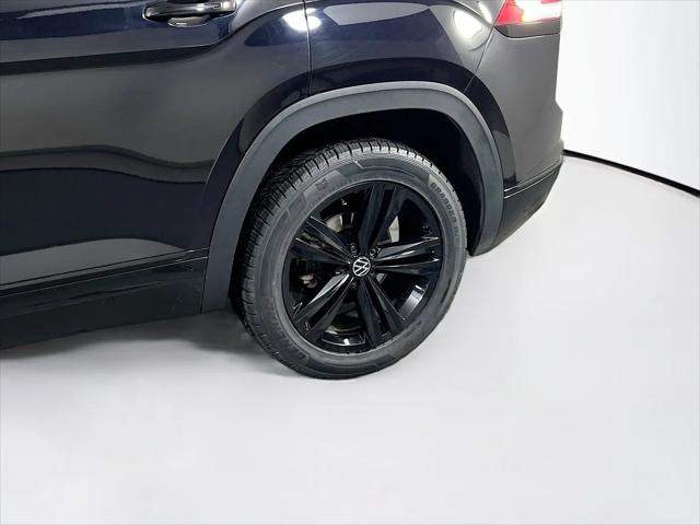 2023 Volkswagen Atlas Cross Sport 3.6L V6 SEL R-Line Black