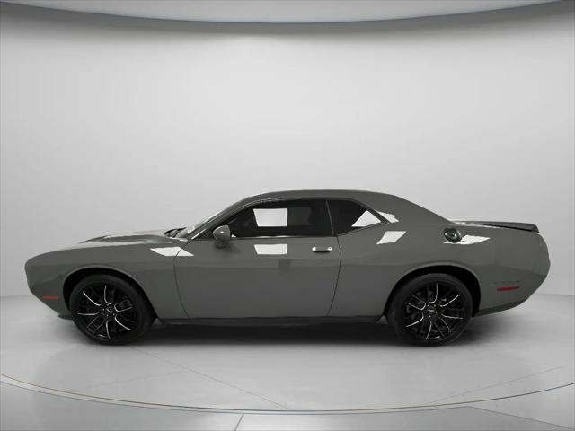 2017 Dodge Challenger SXT Plus