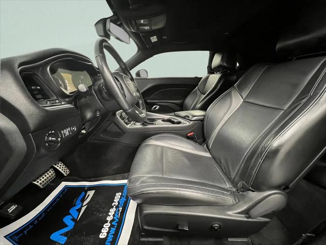 2017 Dodge Challenger SXT Plus