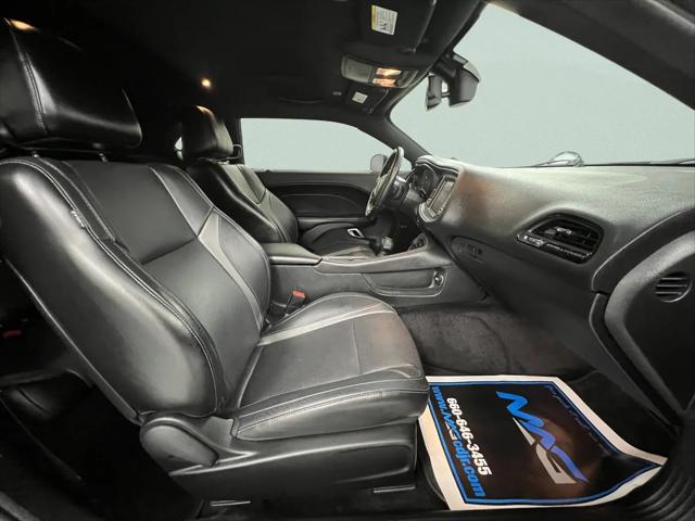 2017 Dodge Challenger SXT Plus