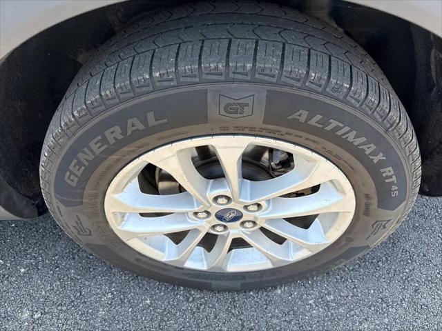 2020 Ford Escape SE
