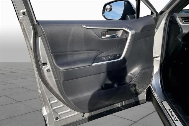 2025 Toyota RAV4 Hybrid SE