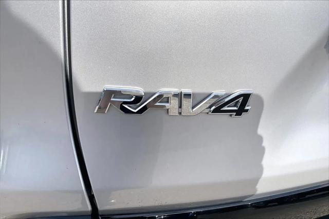 2025 Toyota RAV4 Hybrid SE
