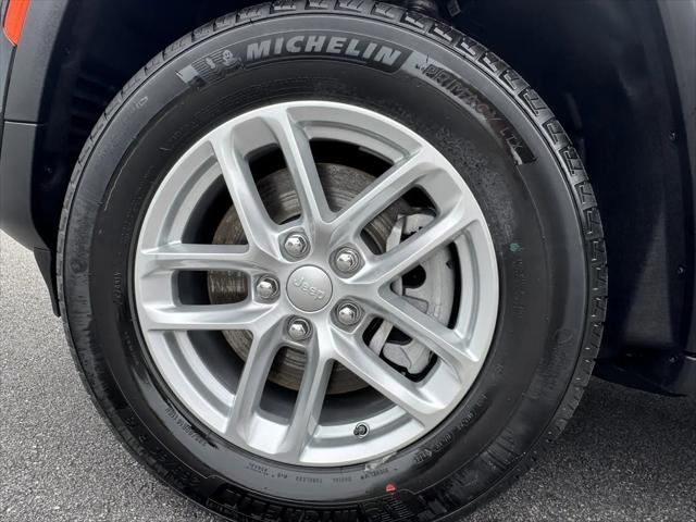 2025 Jeep Grand Cherokee L Laredo 4x2