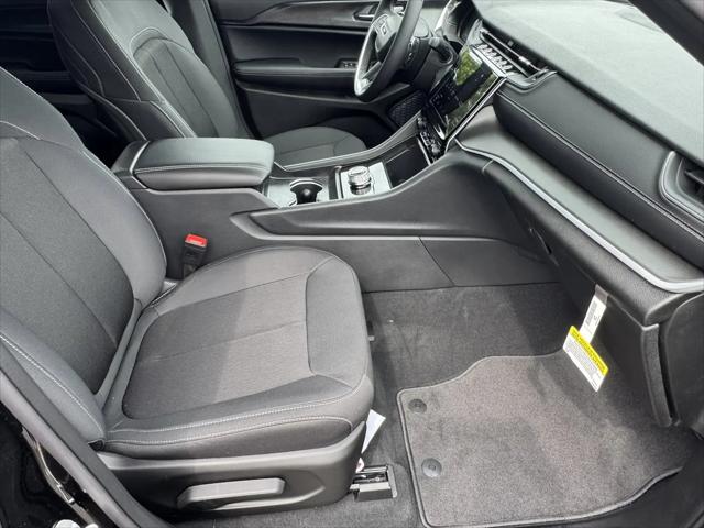 2025 Jeep Grand Cherokee L Laredo 4x2