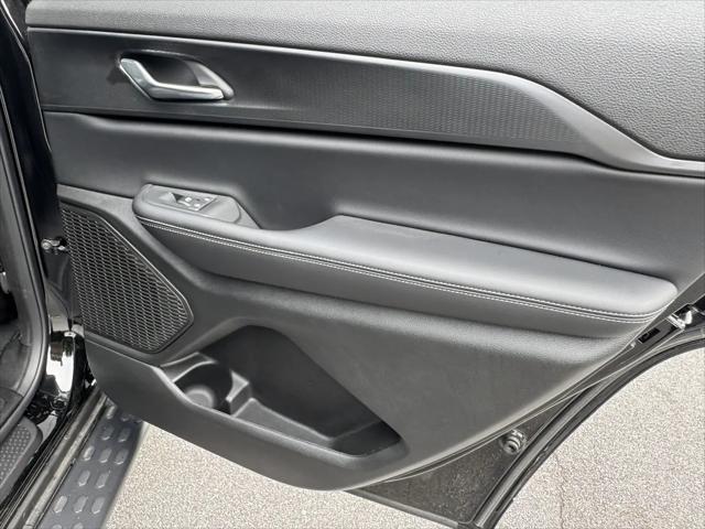 2025 Jeep Grand Cherokee L Laredo 4x2