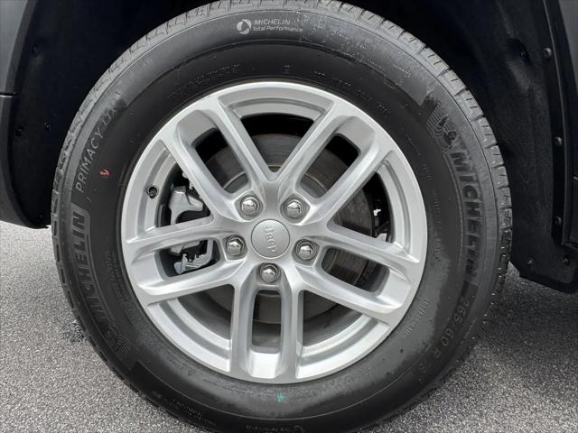 2025 Jeep Grand Cherokee L Laredo 4x2