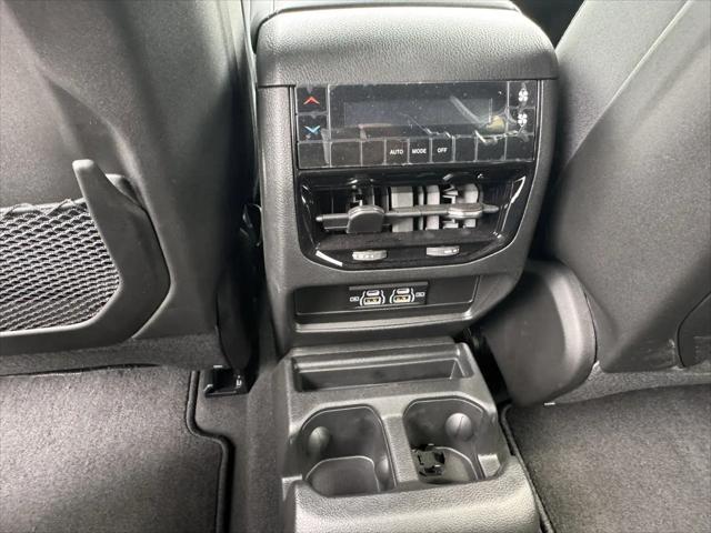 2025 Jeep Grand Cherokee L Laredo 4x2