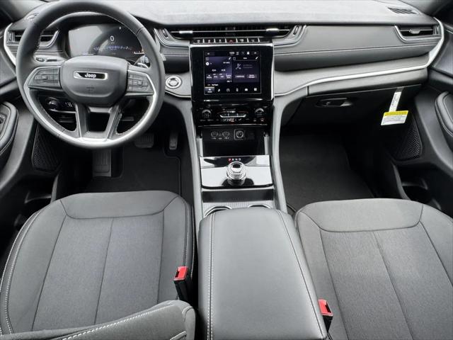 2025 Jeep Grand Cherokee L Laredo 4x2