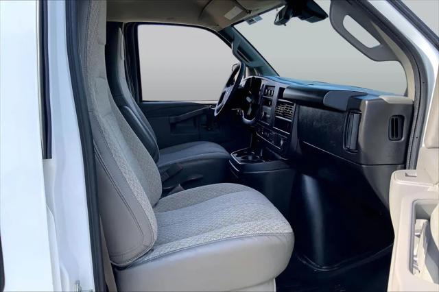2025 GMC Savana Passenger RWD 3500 Extended Wheelbase LT