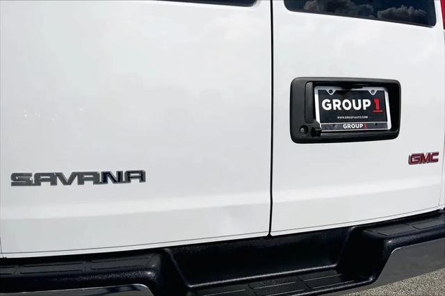 2025 GMC Savana Passenger RWD 3500 Extended Wheelbase LT