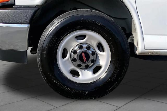 2025 GMC Savana Passenger RWD 3500 Extended Wheelbase LT