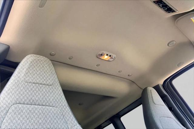 2025 GMC Savana Passenger RWD 3500 Extended Wheelbase LT