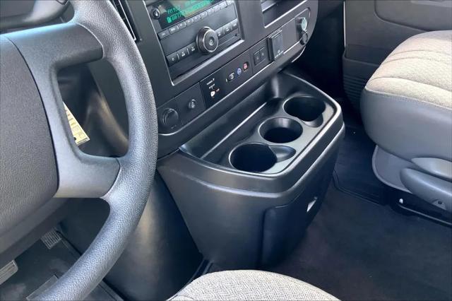 2025 GMC Savana Passenger RWD 3500 Extended Wheelbase LT