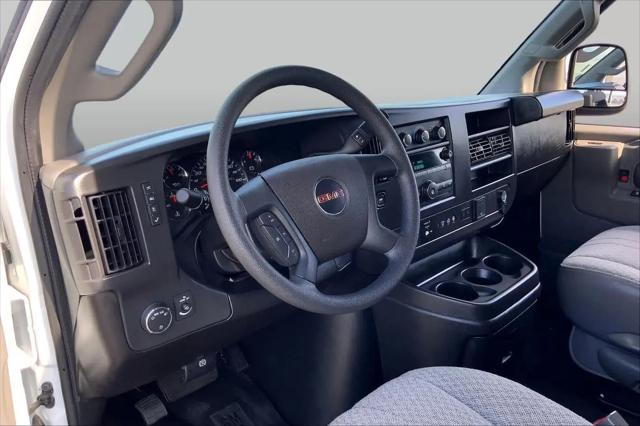 2025 GMC Savana Passenger RWD 3500 Extended Wheelbase LT