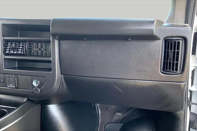 2025 GMC Savana Passenger RWD 3500 Extended Wheelbase LT