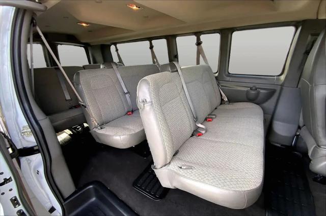 2025 GMC Savana Passenger RWD 3500 Extended Wheelbase LT