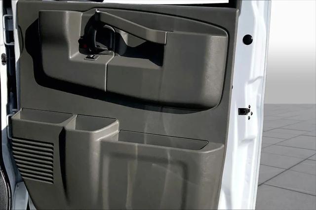 2025 GMC Savana Passenger RWD 3500 Extended Wheelbase LT