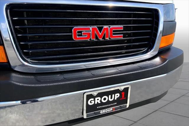 2025 GMC Savana Passenger RWD 3500 Extended Wheelbase LT