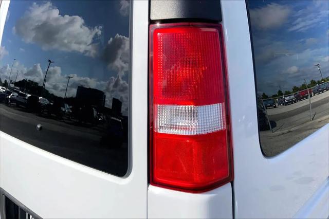 2025 GMC Savana Passenger RWD 3500 Extended Wheelbase LT