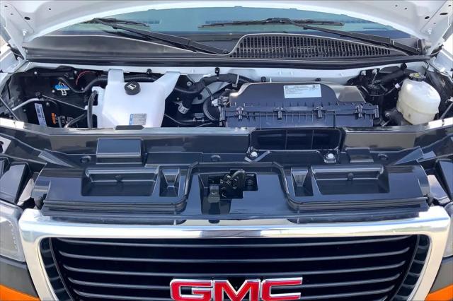 2025 GMC Savana Passenger RWD 3500 Extended Wheelbase LT