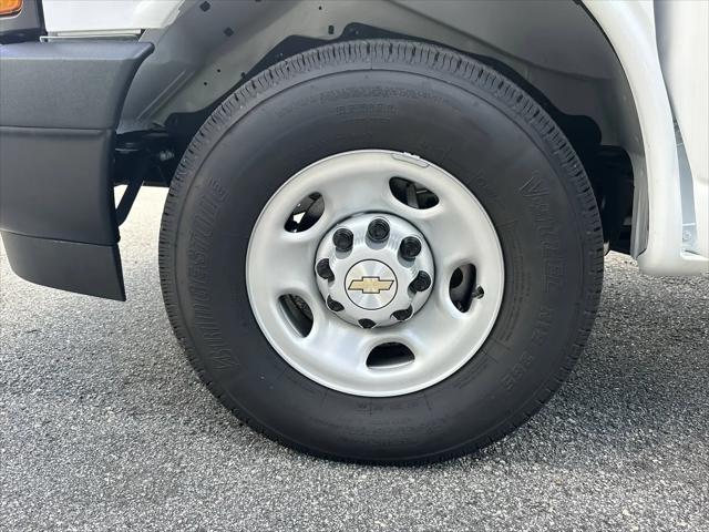 2025 Chevrolet Express Cargo Van RWD 2500 Regular Wheelbase WT