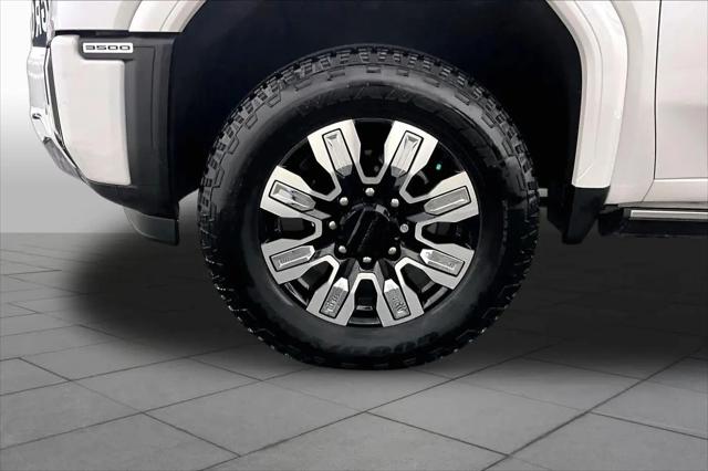 2024 GMC Sierra 3500HD 4WD Crew Cab Standard Bed Denali