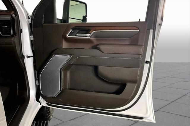 2024 GMC Sierra 3500HD 4WD Crew Cab Standard Bed Denali