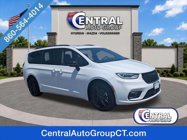 2025 Chrysler Pacifica Limited for sale in Plainfield, CT