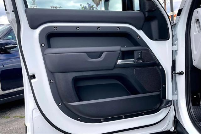 2026 Land Rover Defender P400 X-Dynamic SE