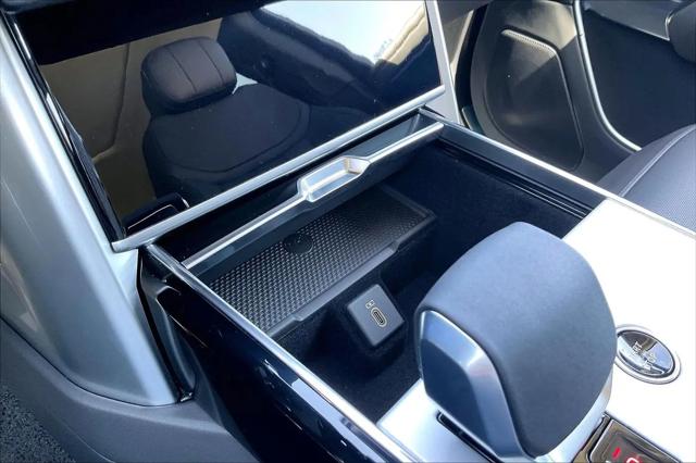 2026 Land Rover Range Rover P400 SE 7 Seat