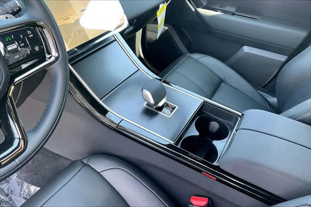 2026 Land Rover Range Rover Velar P250 Dynamic SE