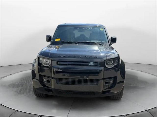 2025 Land Rover Defender 110 P400 X-Dynamic SE