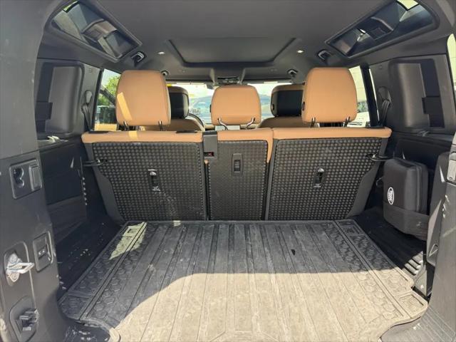 2025 Land Rover Defender 110 P400 X-Dynamic SE