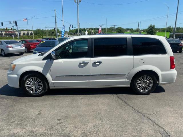 2012 Chrysler Town & Country Limited