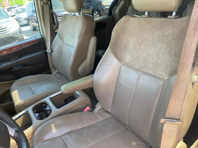 2012 Chrysler Town & Country Limited