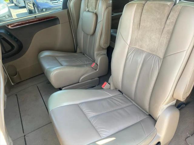 2012 Chrysler Town & Country Limited