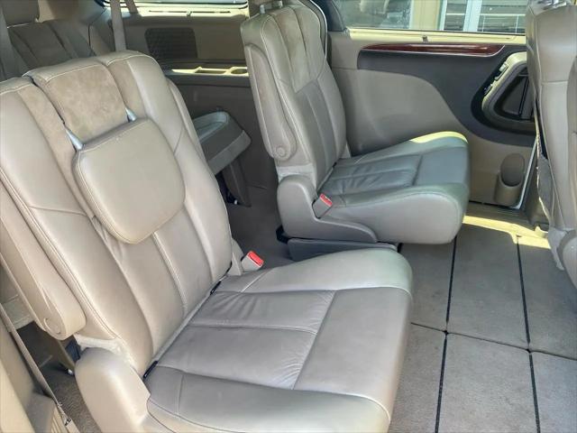 2012 Chrysler Town & Country Limited