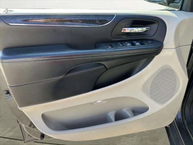 2016 Chrysler Town & Country Touring-L Anniversary Edition