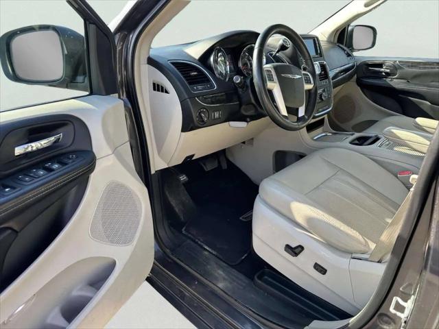 2016 Chrysler Town & Country Touring-L Anniversary Edition