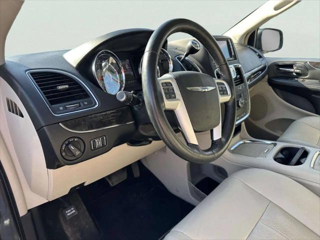 2016 Chrysler Town & Country Touring-L Anniversary Edition